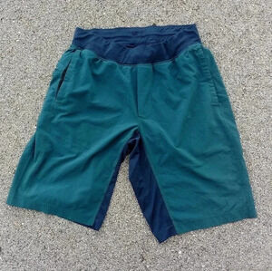 Lululemon T.H.E. Short Linerless Multisport Dark GreenMen’s Size Medium